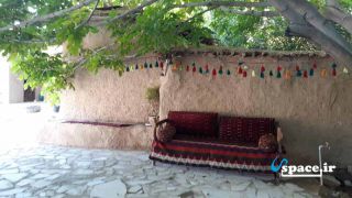 محوطه اقامتگاه بوم گردی بهشت جاوید - فیروزآباد - روستای حنیفقان